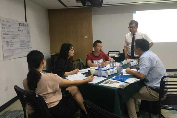 先生指导学员 (2).jpg